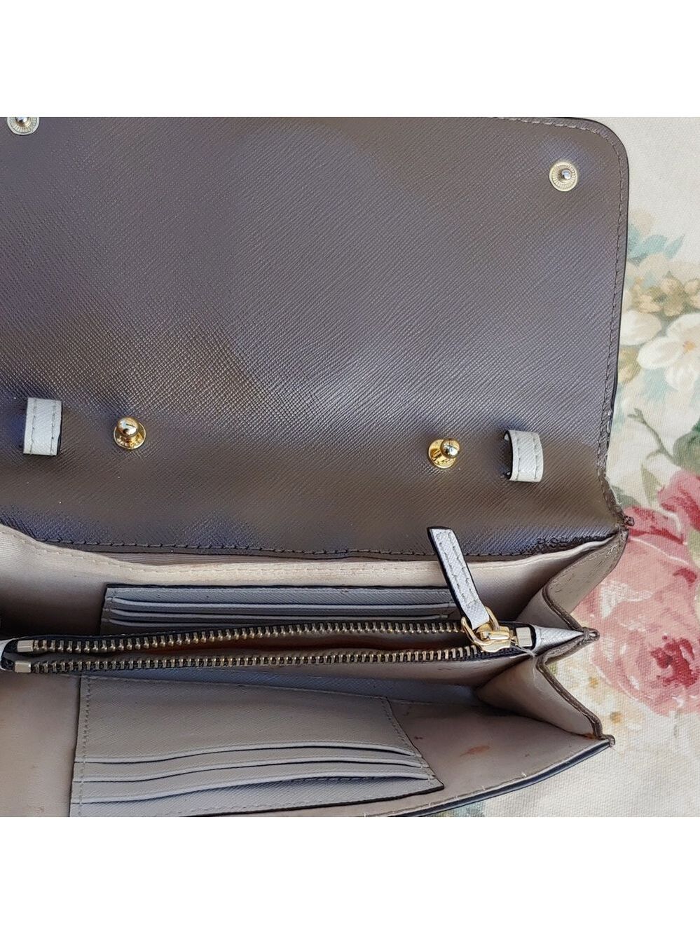 Marc Jacobs Tan and Brown Saffiano Leather Fold Clutch Wallet - Picture 7 of 17